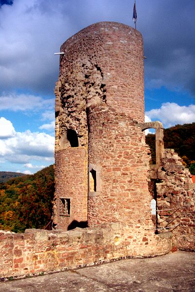 Mittelalterlicher Bergfried von Schwarzenfels